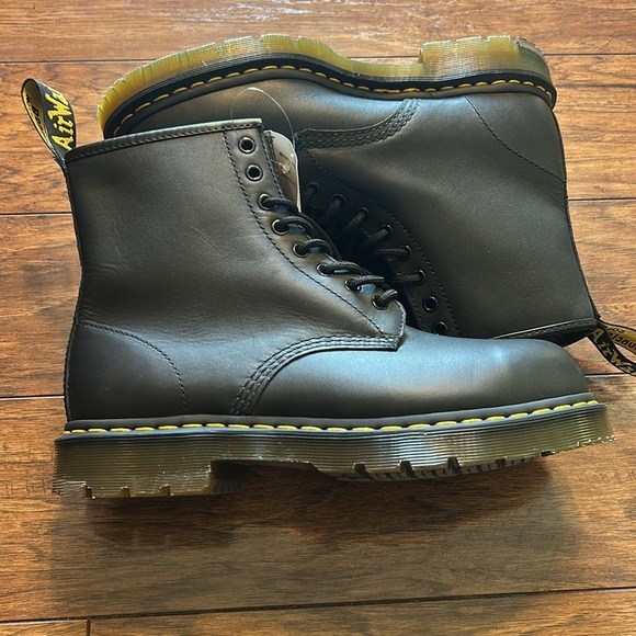 Dr. Martens Men's Smooth Leather Boot NEW - Picture 5 of 6